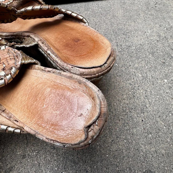 JACK ROGERS Platinum Gold Whipstitched Cork Platform Padded Sandals Size 8.5 - Picture 3 of 6